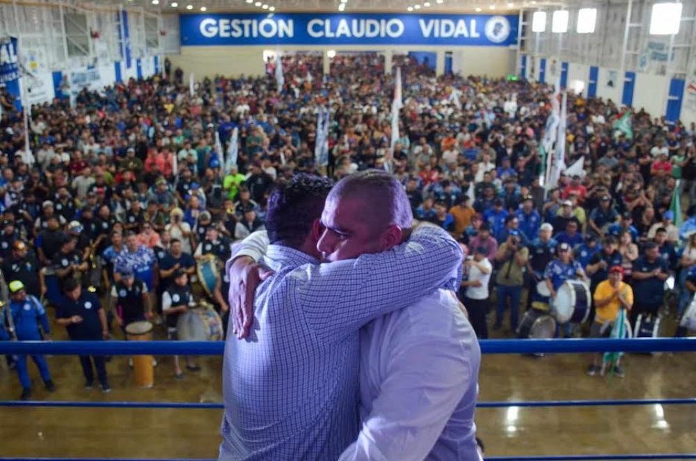 Claudio Vidal asumi como gobernador de Santa Cruz y Rafael Guenchenen qued al frente del gremio de petroleros de la provincia