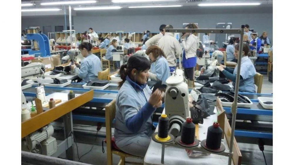 Dos f�bricas de zapatillas despidieron 180 operarios