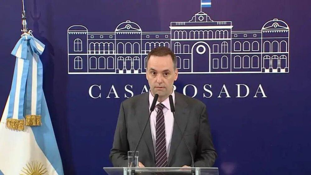 Manuel Adorni: 
