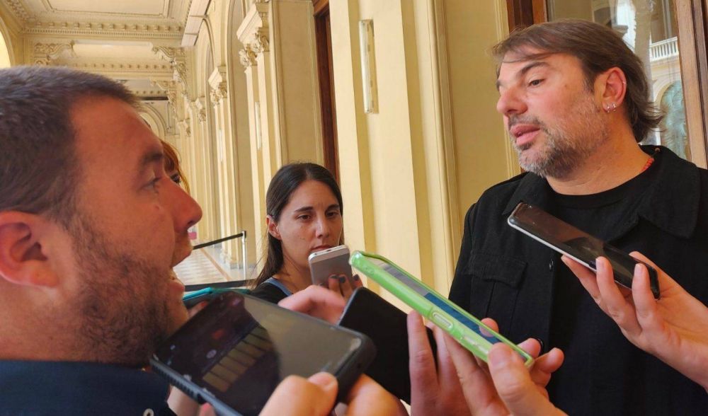 Catalano advirti� que 10.000 estatales podr�an quedar sin trabajo y que Francos �no desminti� el congelamiento de los salarios�