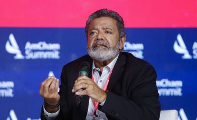 Gerardo Mart�nez dijo que el Gobierno garantiz� la continuidad de las obras p�blicas en ejecuci�n pero no se sabe que ocurrir� con las que est�n aprobadas: �Se inclina beneficiando s�lo al sector empresarial�