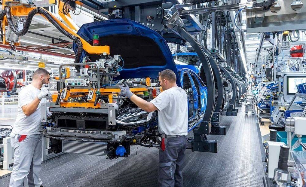 Terminales automotrices ya testean la integraci�n de m�s piezas importadas y podr�a empezar la destrucci�n de las autopartistas nacionales