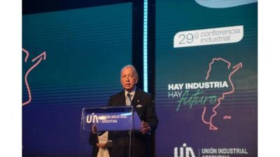 Caputo almuerza con la UIA en busca de acuerdo con los industriales