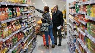 Las remarcaciones permanentes de grandes empresas alimentan la amenaza de una hiperinflaci�n