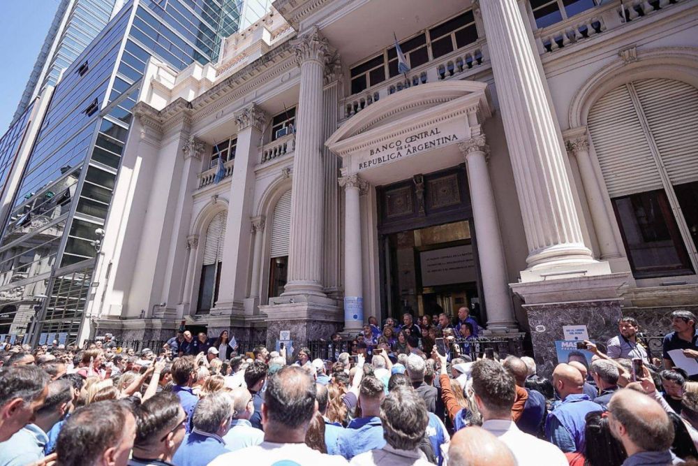 Palazzo tambin abroch a las entidades nacionales y confirm que el salario inicial de los bancarios ser de casi 700 mil pesos