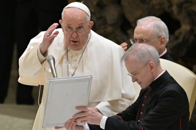 El Papa pide volver a la esencia de la Navidad frente al consumismo