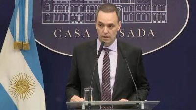 Manuel Adorni: 