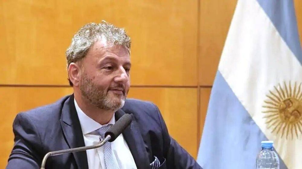 El secretario de Trabajo apunt� contra los sindicatos: 