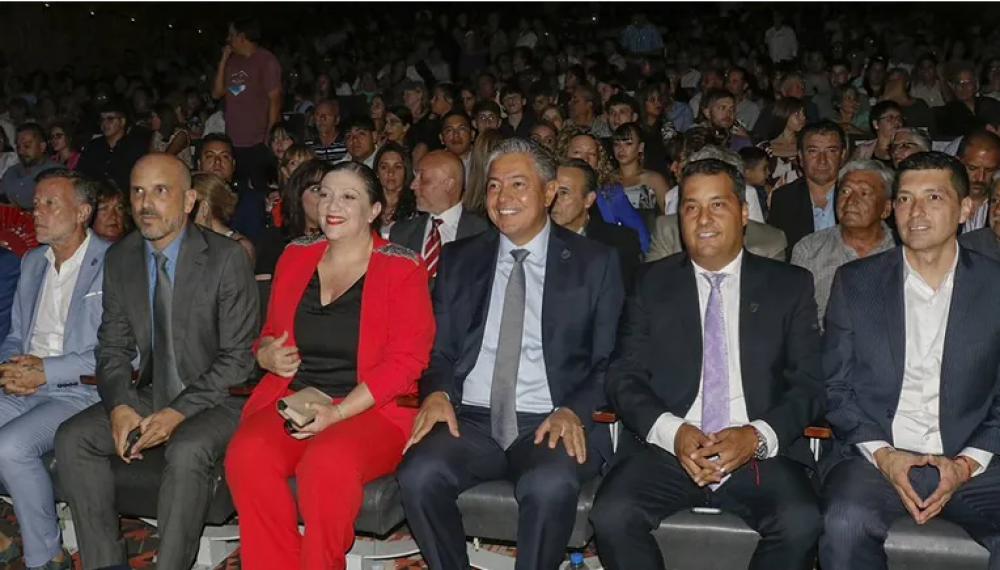 Con la presencia de Rolando Figueroa, Carlos Koopmann asumi su segundo mandato en Zapala