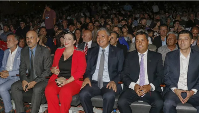 Con la presencia de Rolando Figueroa, Carlos Koopmann asumió su segundo mandato en Zapala
