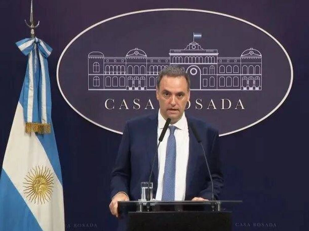 Manuel Adorni: 