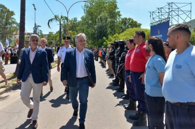 A lo «pituquito de Recoleta»: acusan a Llaryora de activar despidos de trabajadores estatales en Córdoba