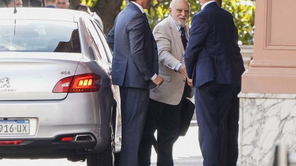 F�rum shopping: Tras una pirueta del fiscal, buscan llevar los amparos contra el decretazo al fuero contencioso