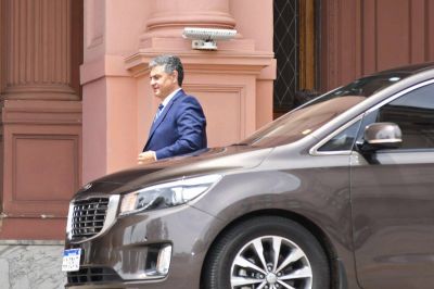 Acusan a Jorge Macri de lanzar despidos masivos de contratados mientras vacacionaba en Punta del Este