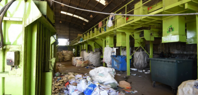 Relleno sanitario: por el robo de cables reciclan la basura a mano