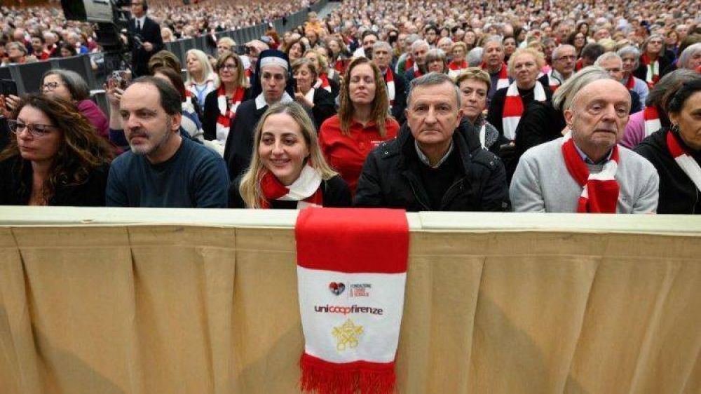 El Papa: Ayudar a los necesitados es m�s que filantrop�a, es dar dignidad