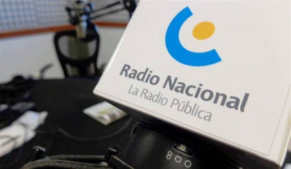 Motosierra I: Confirman la baja de 500 contratos en Radio Nacional, no hay garantas del pago de los salarios al resto y hay alerta en los sindicatos de la actividad
