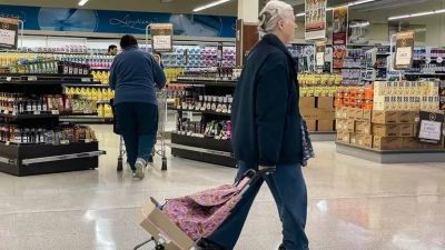 D�lar, bonos, riesgo pa�s y canasta b�sica: los precios de la econom�a en el primer mes de Milei como presidente