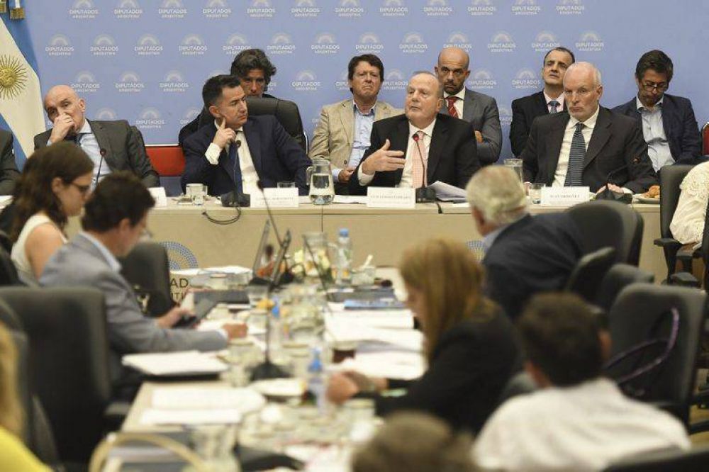 La C�mara de Diputados se encamina a sacar tres dict�menes distintos sobre la Ley �mnibus de Milei