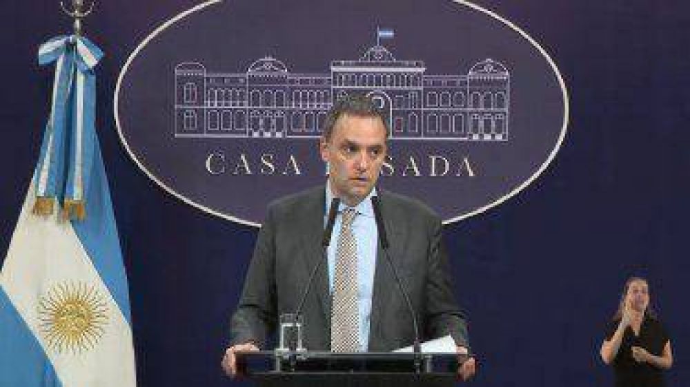 Manuel Adorni: 