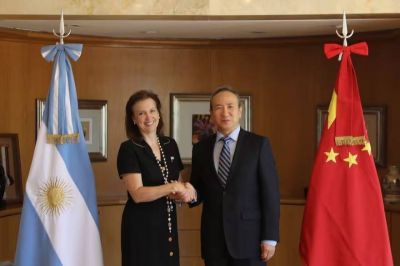 Diana Mondino se reunió con el embajador chino y hubo gestos de distensión