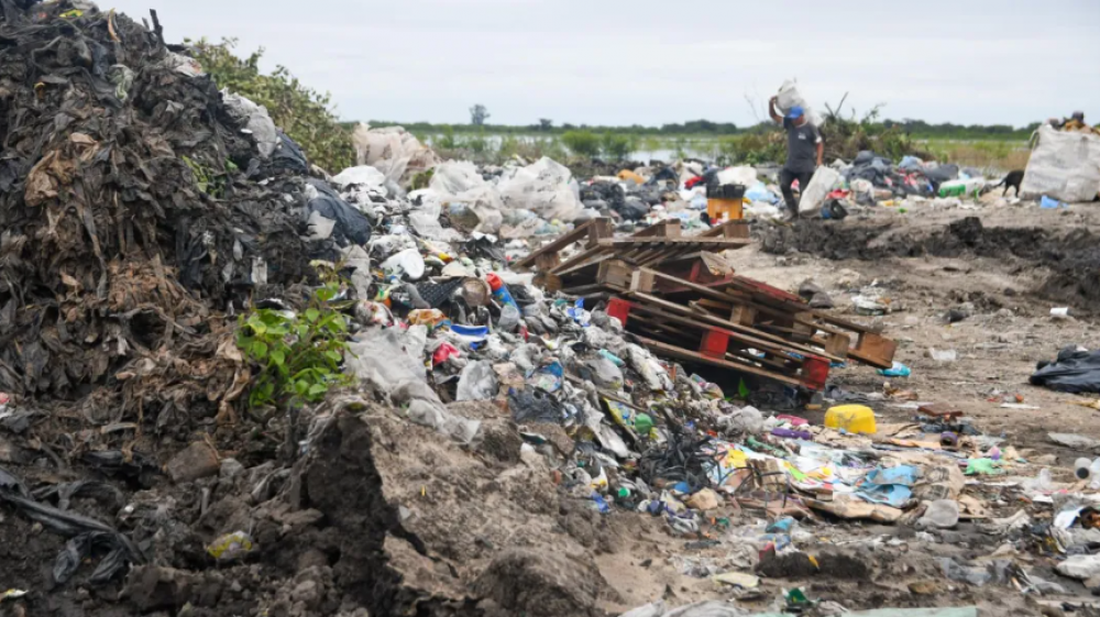 Rincn: provincia avanza en el saneamiento del basural alcanzado por la Laguna Setbal