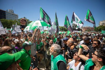 *ATE se moviliz� en todo el pa�s contra el ajuste y los despidos*