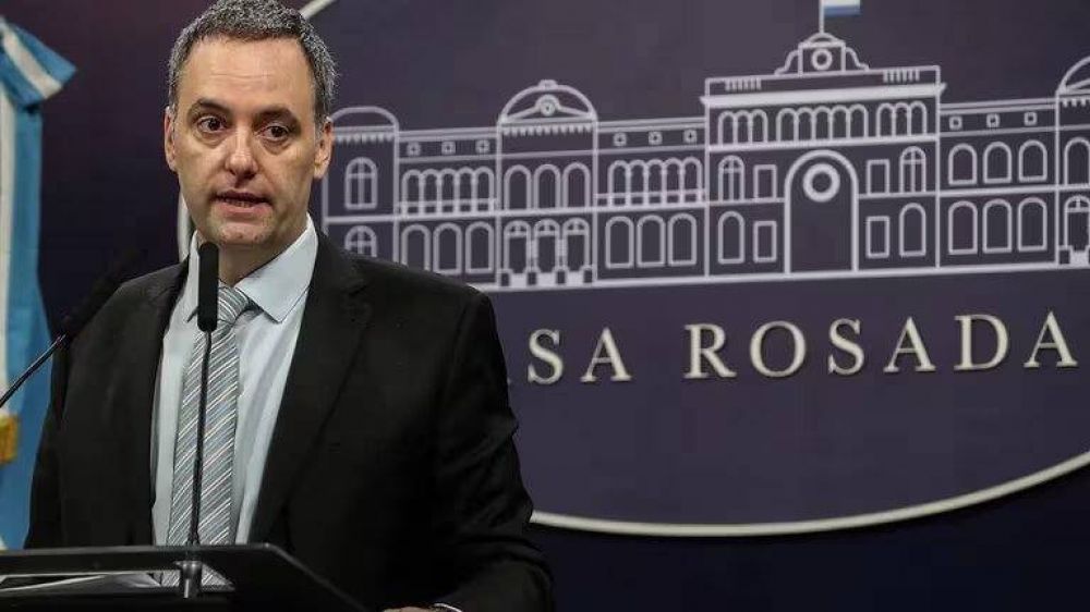 El Gobierno eval�a descontar el d�a a los empleados estatales que se sumen al paro general que impulsa la CGT