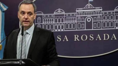 El Gobierno eval�a descontar el d�a a los empleados estatales que se sumen al paro general que impulsa la CGT