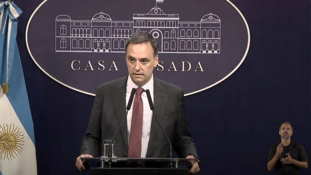 El Gobierno anunci� que descontar� el d�a a los empleados estatales nacionales que adhieran al paro general