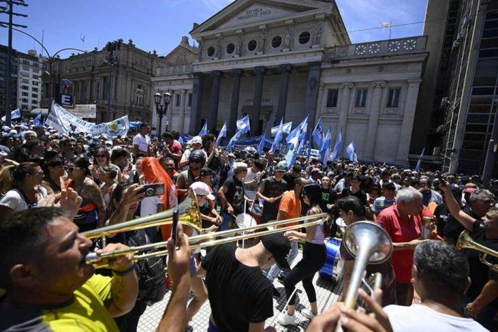 Las centrales sindicales aspiran a canalizar la bronca con el plan de Milei