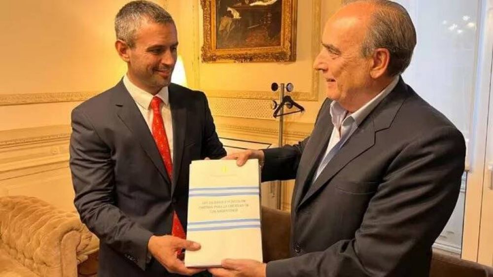 Punto por punto, los principales cambios que le hicieron al nuevo texto de la ley �mnibus: jubilaciones ajustadas por IPC y delegaci�n de facultades por un a�o