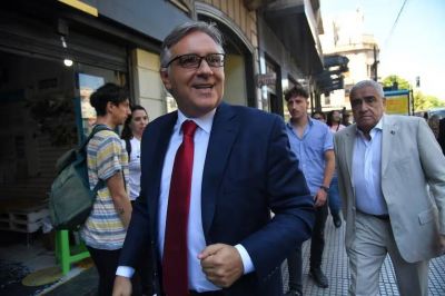 El gobernador de C�rdoba se muestra activo en las negociaciones por la ley �mnibus y condiciona el v�nculo con Javier Milei
