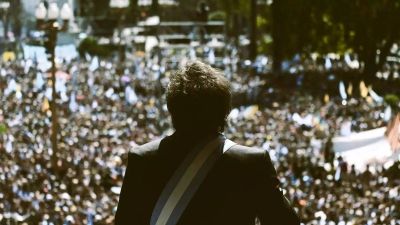 El peronismo desaf�a a Milei: un duelo anal�gico tras 45 d�as de medidas cr�ticas