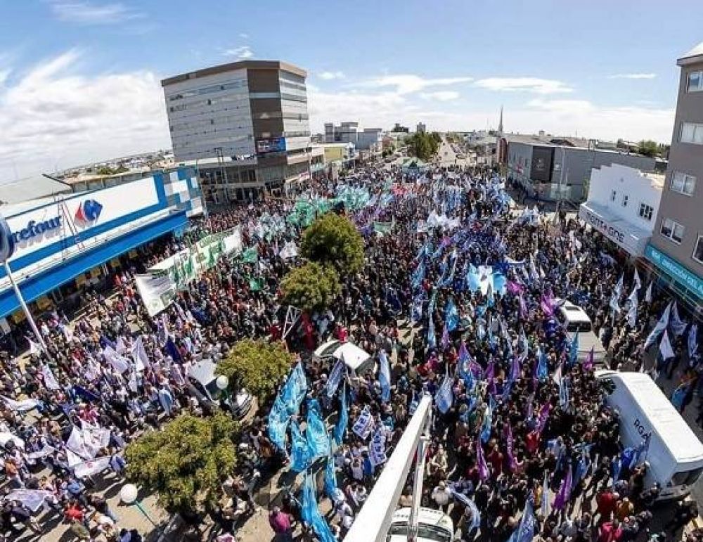 Ms de 4.000 personas se manifestaron en Ro Grande contra el Gobierno nacional