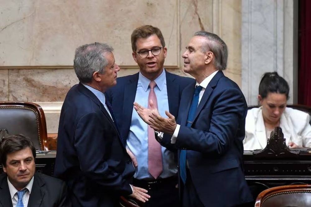 Ley �mnibus: la oposici�n dialoguista celebr� la marcha atr�s del Gobierno, pero todav�a cuestiona cap�tulos claves