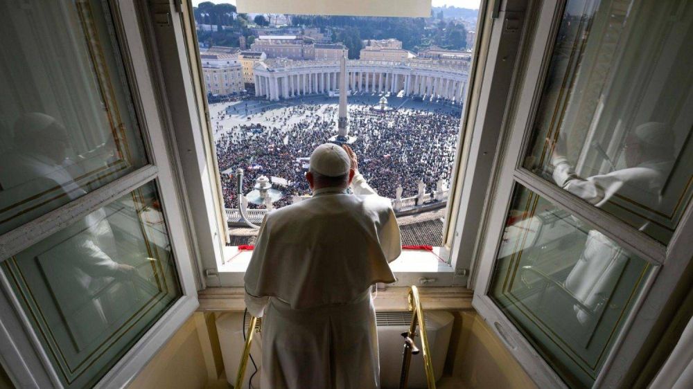 �ngelus del Papa: 'Cuidarnos de las cadenas que sofocan nuestra libertad'