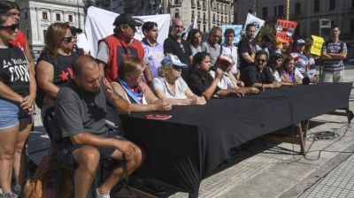 Organizaciones piqueteras, de DDHH y sindicales marchan al Congreso contra la Ley Ómnibus