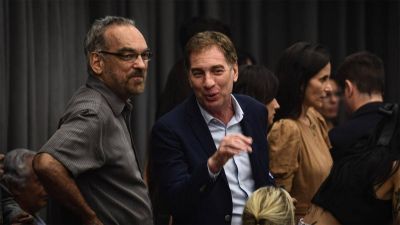Para Santilli, la oposici�n debe darle a Milei 