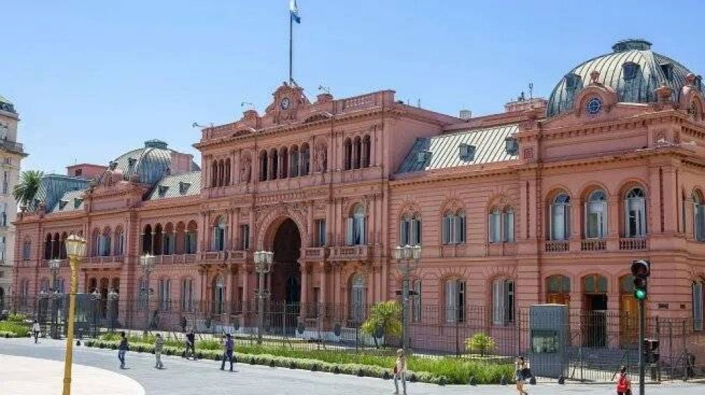 Gobierno anunci� nuevos recortes: bajan m�s de 750 contratos, revisan otros 6.400 y reducen flota de autos y celulares