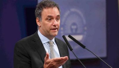 Adorni celebr� centenares de despidos en Capital Humano: 