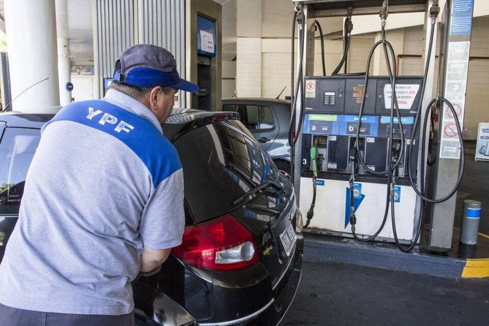 El Gobierno posterg la suba del impuesto a los combustibles, pero la nafta aument igual