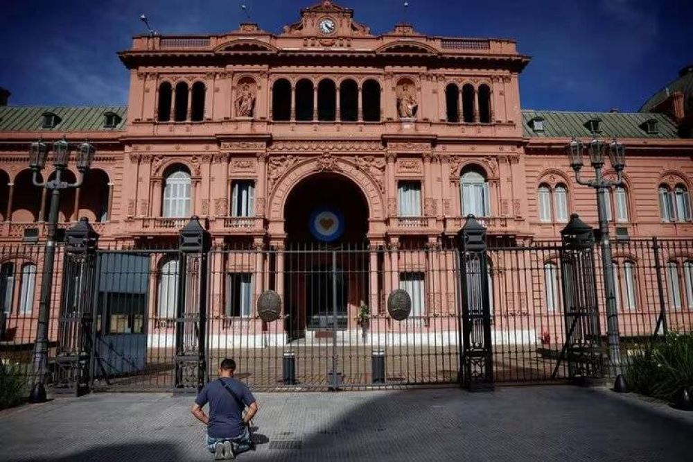 El Gobierno decidi� limitar los aumentos de los empleados estatales durante este a�o