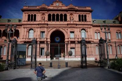 El Gobierno decidi� limitar los aumentos de los empleados estatales durante este a�o