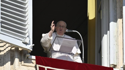 En el �ngelus, el Papa Francisco denuncia a los �cristianos de sacrist�a o de sal�n�