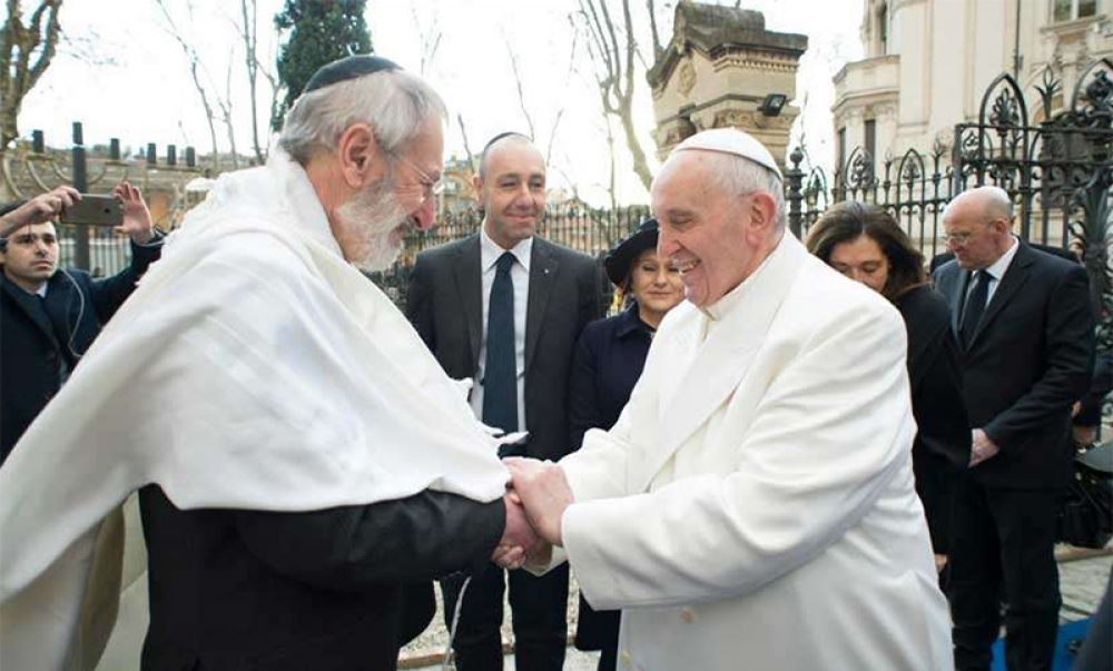 El Papa expresa su cercanía a los judíos y condena el antisemitismo