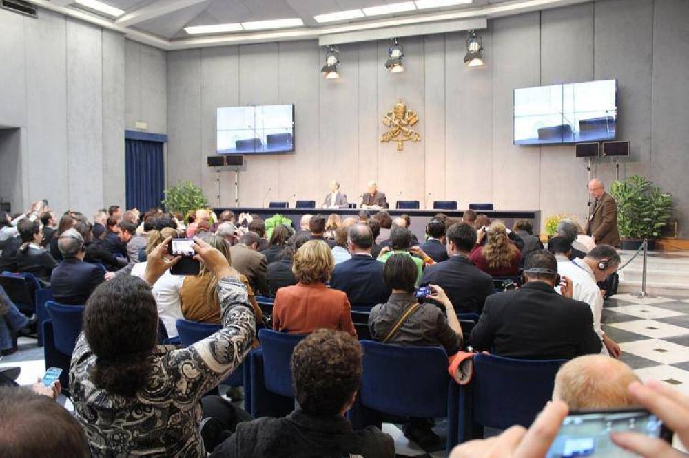 Encuentro con periodistas en Roma previo a la canonizacin de Mama Antula