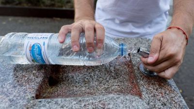 Caen las ventas de botellas de agua mineral a pesar de la sequa