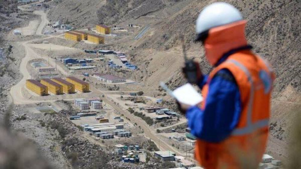 Rama extractiva de gremio minero pacta aumentos salariales para enero y febrero
