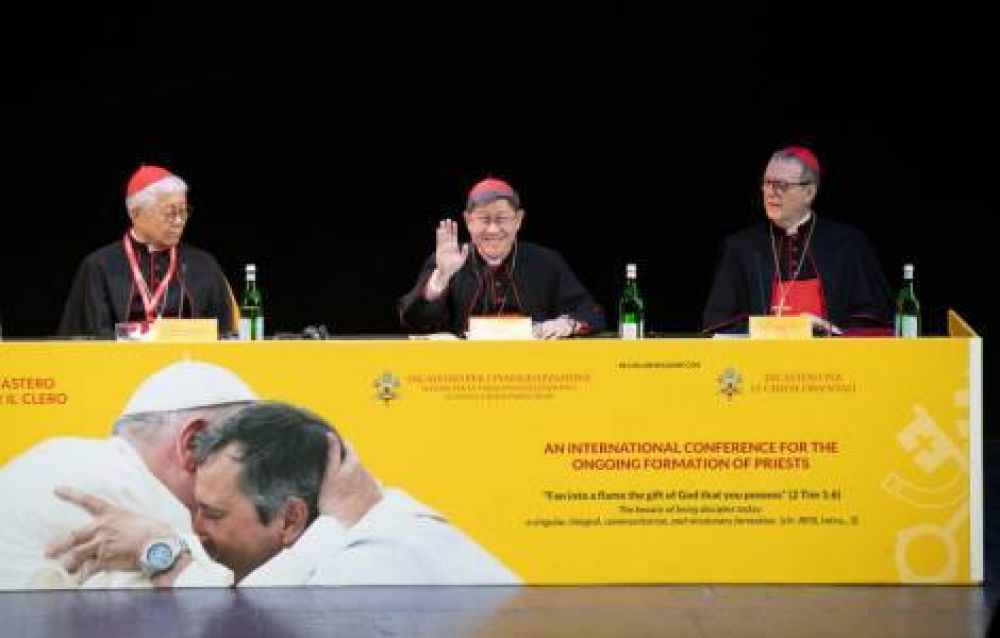 El cardenal Tagle destac� la urgencia de una formaci�n permanente del clero